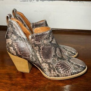 Jeffrey Campbell Snakeskin Rosalee Open Side Ankle Boots Size 9.5 EUC